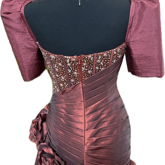 Rust brown Filipiniana gown - Size 6 - Picture 5 of 6